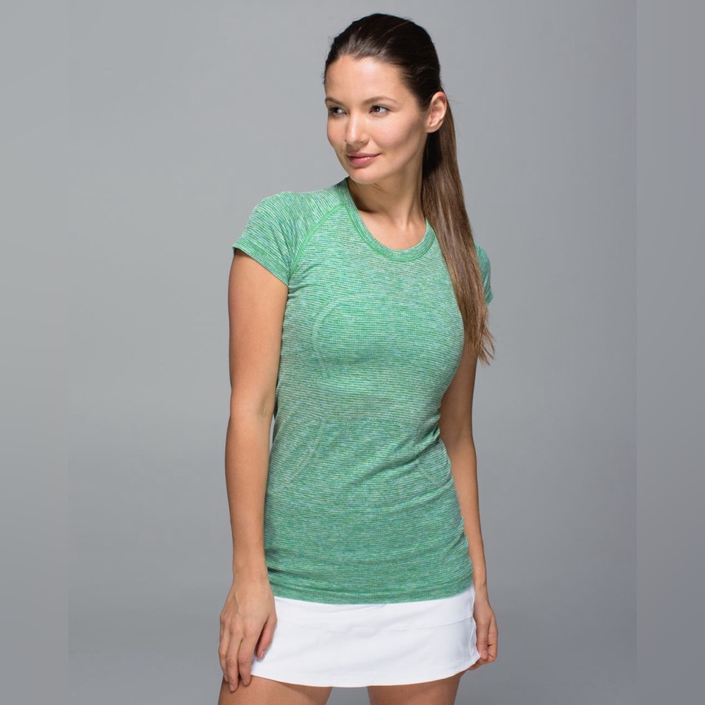 Lululemon Swiftly Tech Short Sleeve Crew
Pistachio / Black 6